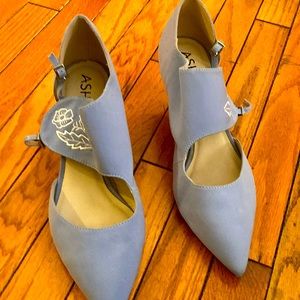 Astro suede shoes size 11 inch 2.5 inch heels side buckles blue Floral flap